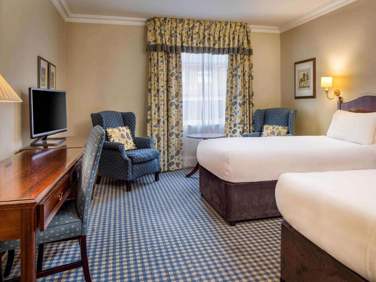 Mercure Winchester Wessex Hotel Bagian luar foto