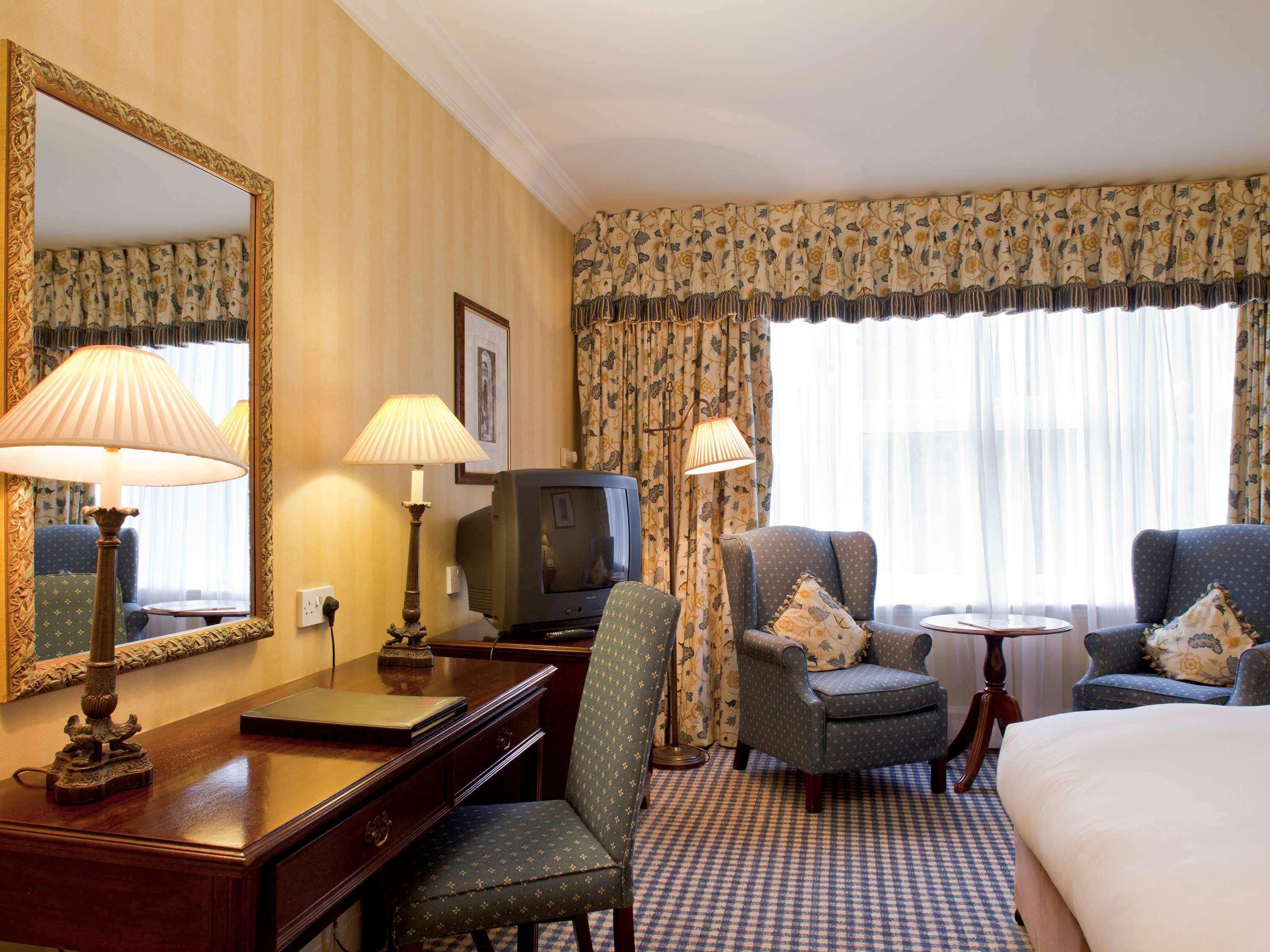 Mercure Winchester Wessex Hotel Bagian luar foto